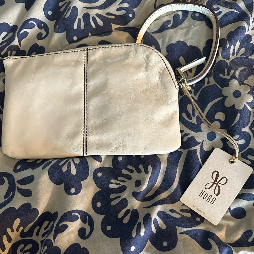 HOBO Wristlet NWT -Color:butter (beautiful off white)